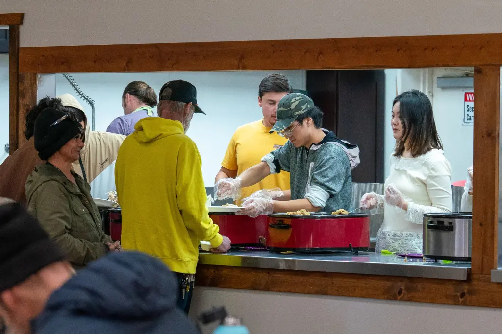 Student Volunteers Join Local Community in Heartwarming Thanksgiving Dinner Return