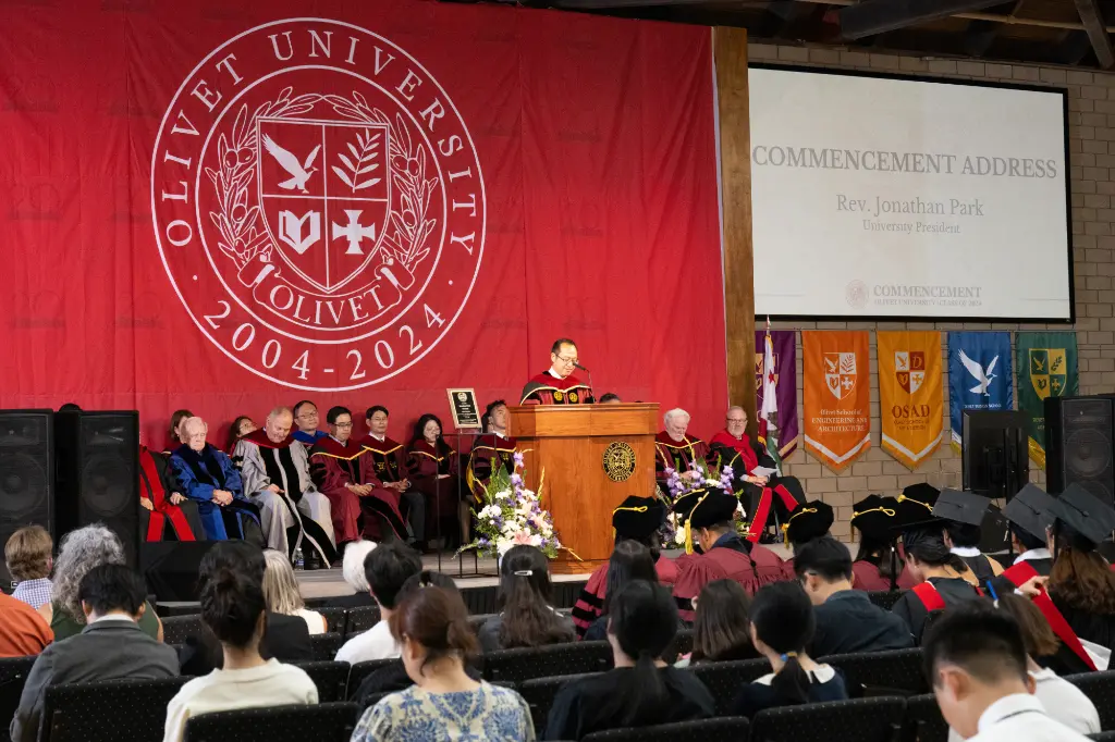 New University President Speaks at Commencement Ceremony