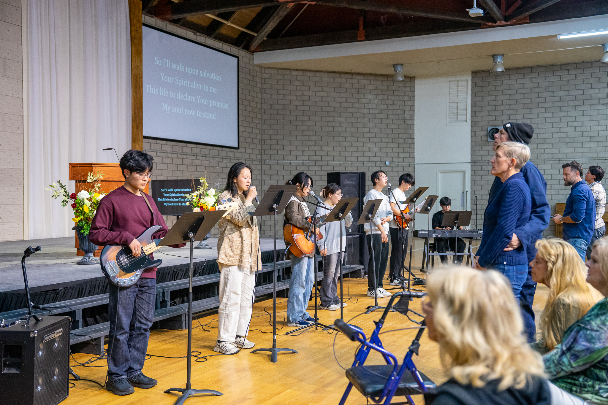 Olivet Students, Faculty, and Staff Hold Special Joint Worship Service with Local Anza Church - photo 2