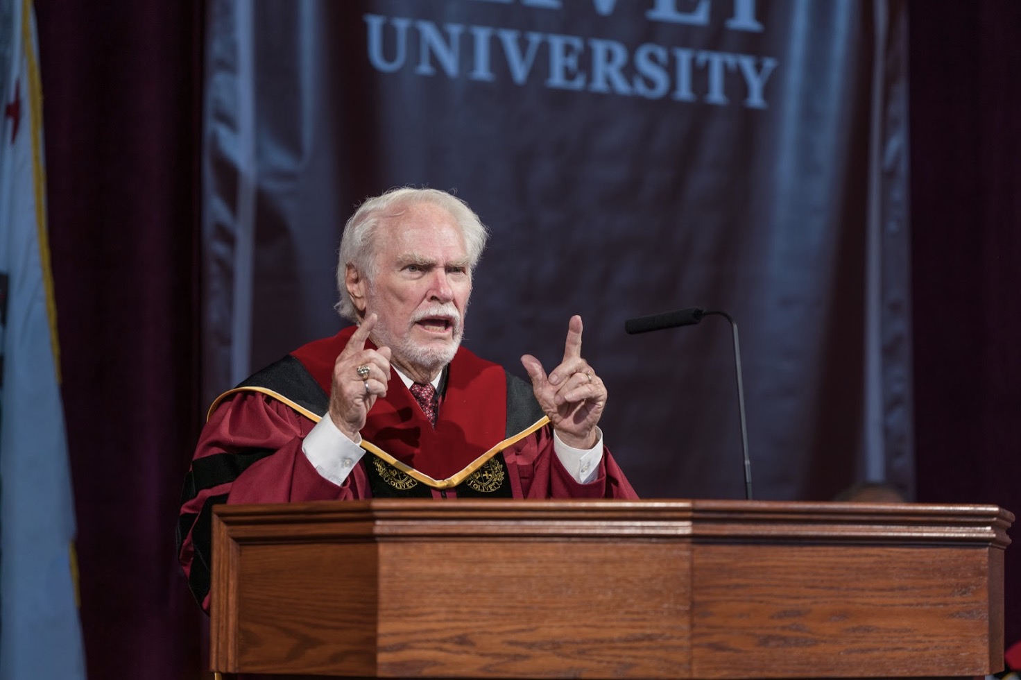 2022 Commencement Ceremony Offers Praise to God
