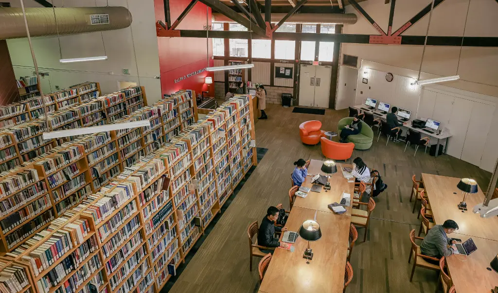 RDWL Enhances Collection with New Evangelical Theology Books and Commentary Sets