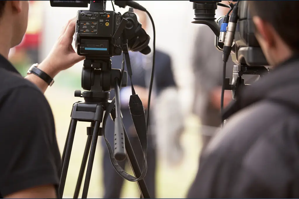 New Media Forces Journalists to Adapt to Changes
