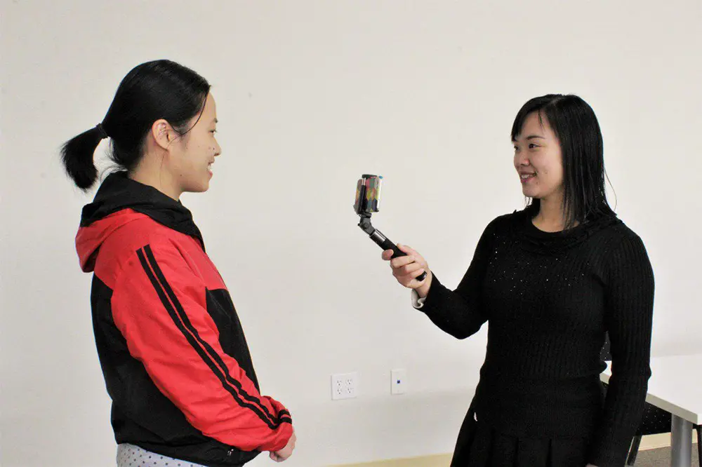 Multimedia Journalism Course Introduces Students to Mobile Reporting